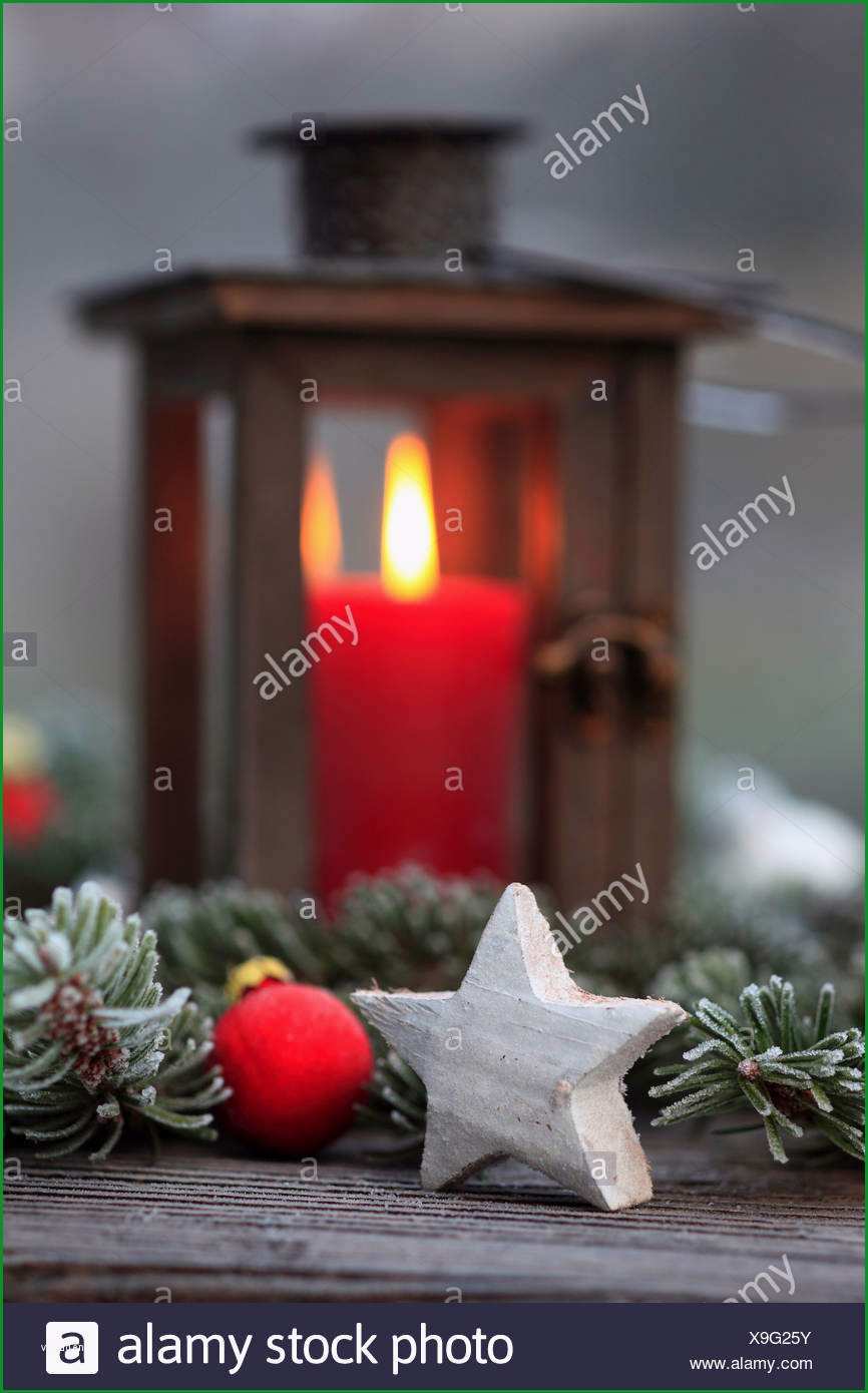 advent deko dekoration detail eis eis blume frost garten glas fensterscheibe holz holz laterne holzerne laterne kerze image